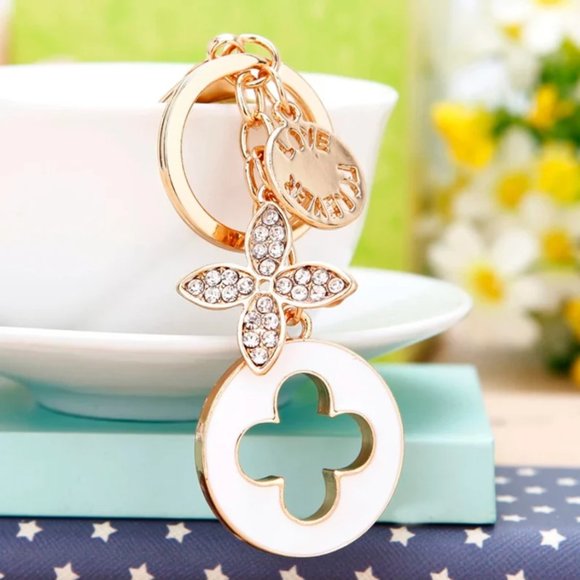 Amazon.com: Aqua79 Fleur De Lis Keychain - Silver 3D  NWT Rhinestone White Purse Charm Key Ring Chain Clover Fleur di Lis Gold Bag